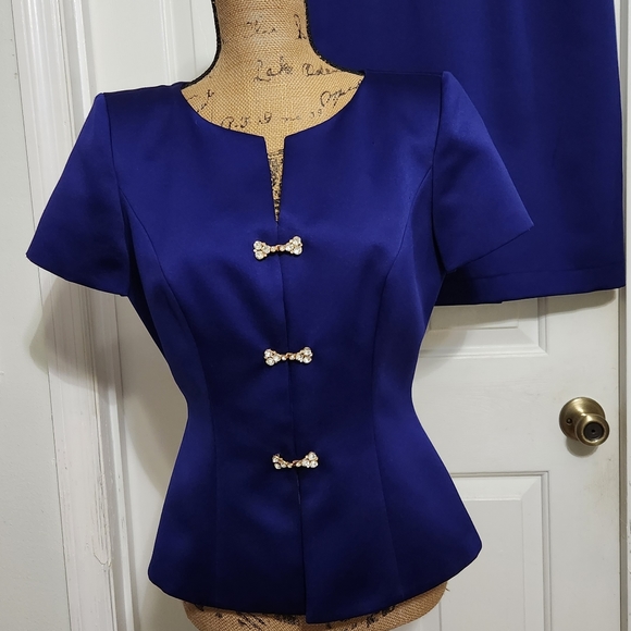 ALEX EVENINGS 2 piece skirt set. Radiant Blue with sparkly buttons. Size 6 - Picture 12 of 16